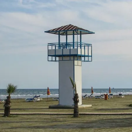 1 Bedroom With Magic View Over Center Lägenhet Larnaca